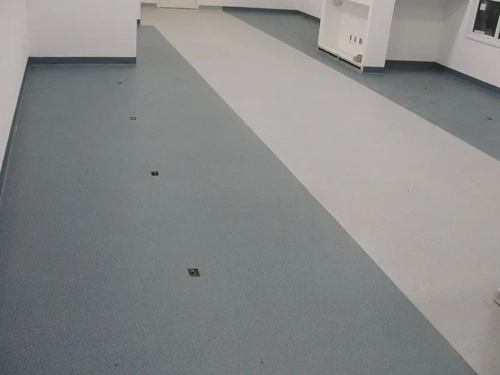 Piso vinílico comercial