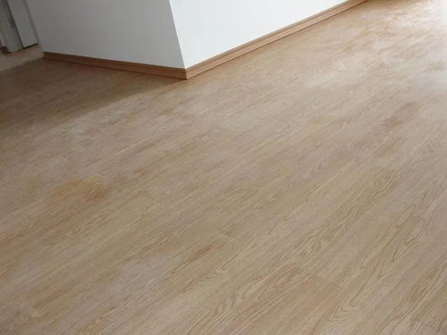 Piso vinilico para motel